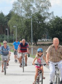 Zájem lidí vyzkoušet Lhoteckou cyklostezku byl velký