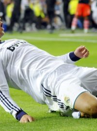 Real Madrid&#039;s Cristiano Ronaldo  celebrates after scoring a goal against Manchester City during their Champions League Group D soccer match at Santiago Bernabeu stadium in Madrid September 18, 2012