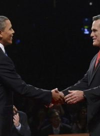 Kandidáti na prezidenta – republikán Mitt Romney a demokrat Barack Obama – na televizní debatě v Denveru