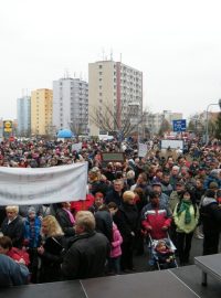 Několik tisíc lidí v Roudnici nad Labem demonstrovalo proti likvidaci tamní nemocnice