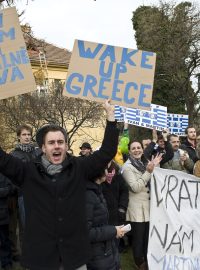 Demonstrace na podporu dvou českých vývojářů počítačových her, které Řecko obvinilo ze špionáže