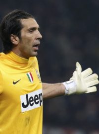 Brankář Juventusu Buffon v reakci na spornou penaltu