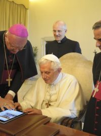 Papež Benedikt XVI. má na Twitteru jméno Pontifex