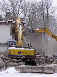 Demolice budovy bývalých kasáren v Havlíčkově Brodě.