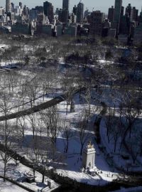 Zasněžený Central Park v New Yorku