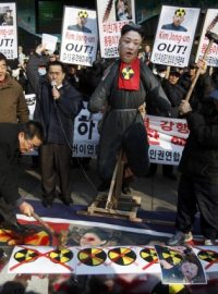 Lidé v Soulu protestují proti jaderným testům Severní Koreje