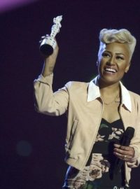 Zpěvačka Emeli Sandé přebrala cenu Brit Awards za nejlepší album