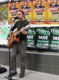 Busking, pouliční muzikant