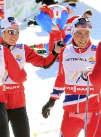 Norská štafeta ve složení Tord Asie Gjerdalen, Eldar Roenning, Sjur Roethe a Petter Northug slaví zlato