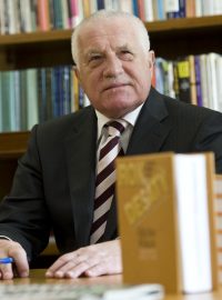 Václav Klaus na tiskové konferenci na které uvedl knihu Rok desátý