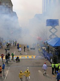 V cíli bostonského maratonu došlo ke dvěma explozím