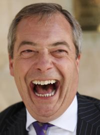 Vůdce strany UKIP Nigel Farage má důvod k úsměvu