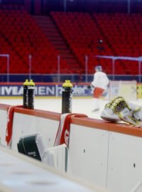 Brankáři Alexander Salák (vlevo) a Pavel Francouz (vpravo) při tréninku 1. května ve Stockholmu.