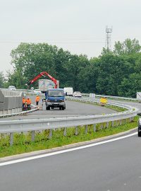 Opatovice nad Labem - doprava po obchvatu je vedena zatím v jednom pruhu pro každý směr