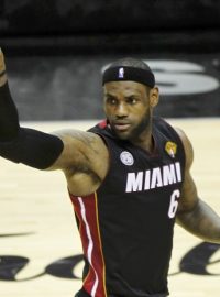 LeBron James z týmu Miami během 4. finálového duelu proti San Antoniu