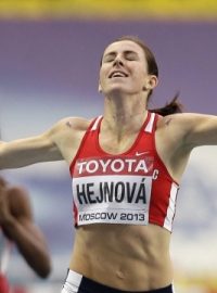 Zuzana Hejnová se právě stává novou mistryní světa v běhu na 400 metrů překážek