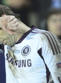 Brankář Chelsea Petr Čech po prohraném penaltovém rozstřelu ve finále Superpoháru v Praze