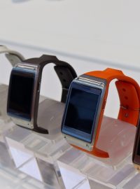 Premiéra multifunčních hodinek Samsung, které propojí a ovládají veškerou chytrou elektroniku. Můžete si vybrat i barvu