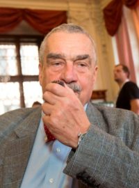 Volby 2013. Volební štáb TOP 09. Na snímku předseda strany Karel Schwarzenberg