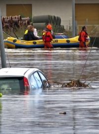 Zaplavené ulice města San Gavino Monreale na Sardinii