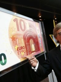 Člen výkonné rady Evropské centrální banky Yves Mersch představil novou 10eurovou bankovku