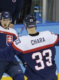 Tomáš Tatar a Zdeno Chára. Dvě opory slovenských hokejistů