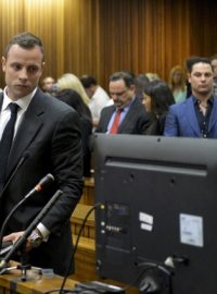 Oscar Pistorius před soudem v Pretorii