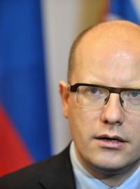 Premiér Bohuslav Sobotka při příjezdu na mimořádný summit EU k Ukrajině