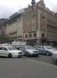 Policie uzavřela Vodičkovu a Jindřišskou ulici