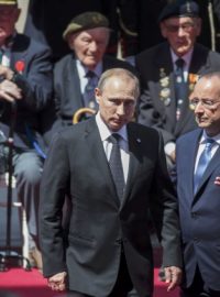 Ruský prezident Vladimir Putin (vlevo) a francouzský Francois Hollande