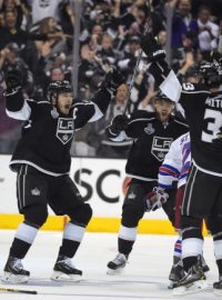 Dustin Brown má v prodloužení stále velmi přesné ruce