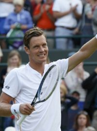 Tomáš Berdych vyřadil ve Wimbledonu Australana Bernarda Tomice po čtyřsetové bitvě