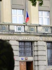 Na budově Generálního štábu Armády ČR v Praze byla kvůli smrti čtyř českých vojáků v Afghánistánu stažena vlajka na půl žerdi