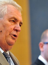 Prezident Miloš Zeman (vlevo) Bohuslav Sobotka (vpravo), Úřad vlády