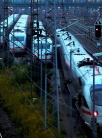 Odstavené vlaky během tříhodinové výstražné stávky strojvůdců železničního dopravce Deutsche Bahn