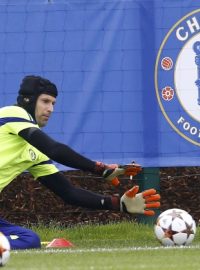 Nejvíce si Petr Čech v aktuální sezoně zachytal zatím jen v tréninkovém areálu Chelsea v Cobhamu