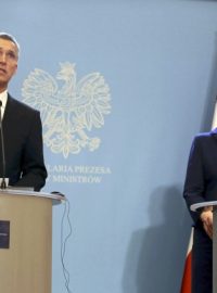 Generální tajemník NATO Jens Stoltenberg a polská premiérka Ewa Kopaczová