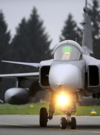 Pět letounů Jas-39 Gripen odletělo na několikatýdenní misi na Island