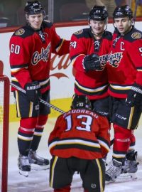 Jiří Hudler z Calgary se raduje z vyrovnávací gólu v utkání s Nashvillem