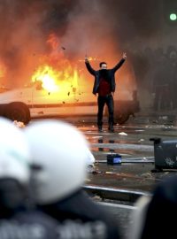 Demonstrace v Bruselu přerostla v potyčky mezi demonstranty a policií