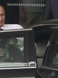 Ruský prezident Vladimir Putin při odjezdu z hotelu na letiště