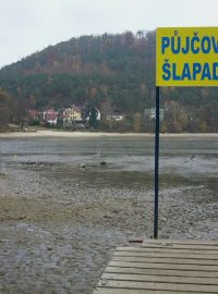 Vypuštěné Máchovo jezero