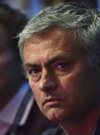 Na stole nemám žádnou nabídku na Petra Čecha, říká José Mourinho