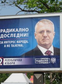Vojislav Šešelj mohl v Srbsku kandidovat ve volbách do parlamentu v roce 2012, přestože byl ve vězení