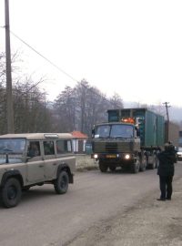 Do areálu muničního skladu ve Vrběticích přijela asi stovka vojáků