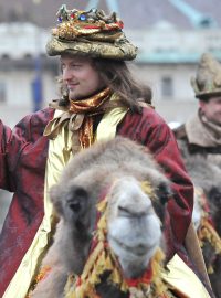 Tříkrálový průvod prošel Hradčany, přihlížely mu stovky lidí