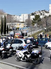 Francouzští policisté zasahují ve čvrti Castellane v Marseille