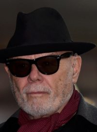 Gary Glitter je známá britská rocková hvězda, na vrcholu své slávy byl v 70. letech