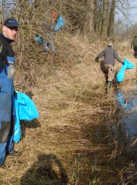 Rybáři ze Soutic na Benešovsku vyčistili kus Želivky i 7 kilometrů Sázavy