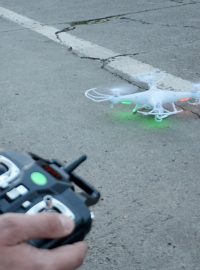 dron, drone, model dronu, bezpilotní letadlo, bezpilotní letoun